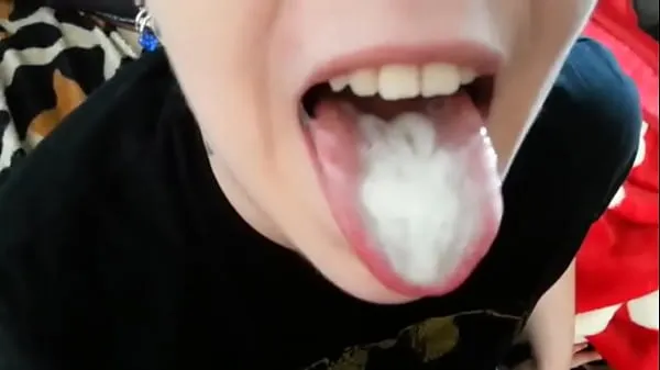 Sledujte Girlfriend takes all sperm in mouth hřejivé klipy