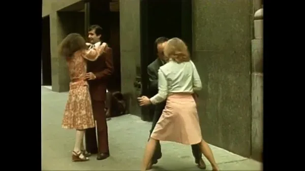 Bekijk Joy - 1977 warme clips