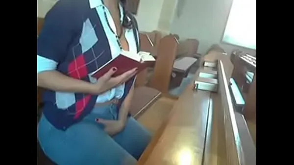 Bekijk Masturbating In Church warme clips