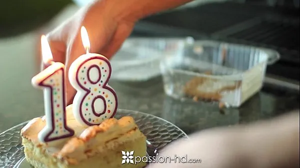 Obejrzyj Passion-HD - Cassidy Ryan naughty 18th birthday giftciepłe klipy