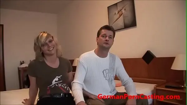 Katso German Amateur Gets Fucked During Porn Casting lämmintä klippiä
