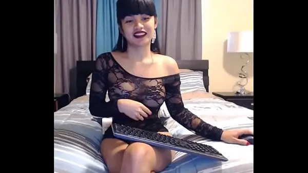 Oglejte si Shemale PreCum - Hot Amateur Asian CamGirl tople posnetke