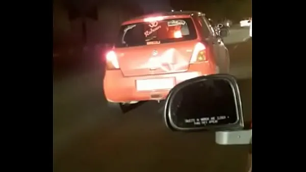 Titta på desi sex in moving car in India varma klipp