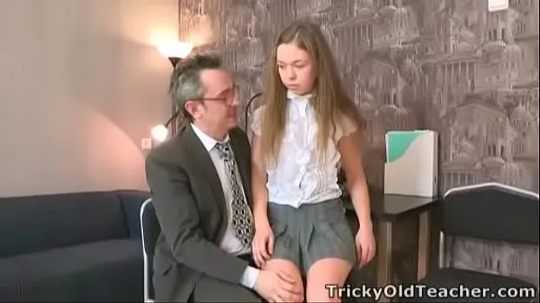 Obejrzyj Tricky Old Teacher - Sara looks so innocentciepłe klipy
