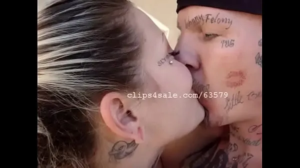 Mira SV Kissing Video 3 clips cálidos
