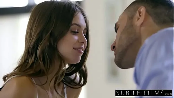 دیکھیں NubileFilms - Girlfriend Cheats And Squirts On Cock گرم کلپس