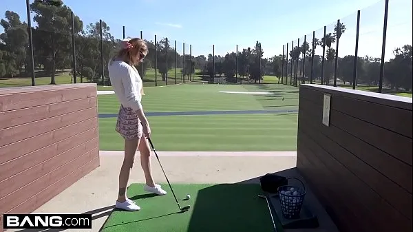 Nadya Nabakova puts her pussy on display at the golf course개의 따뜻한 클립 보기