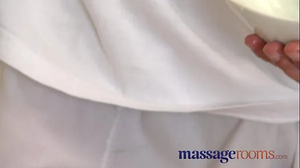 Massage Rooms Mature woman with hairy pussy given orgasm Sıcak Klipleri izleyin