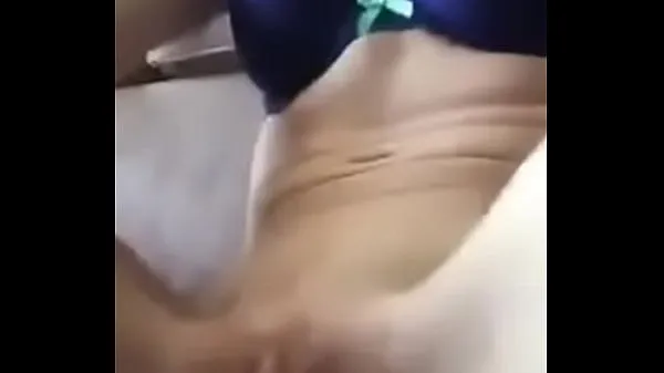Katso Young girl masturbating with vibrator lämmintä klippiä