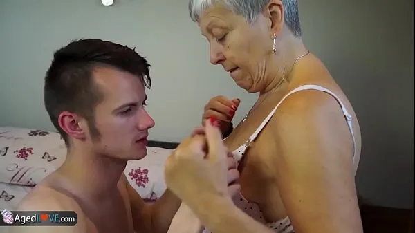 Regardez Grandmas a baise hardcore et jouets masturbation clips chaleureux
