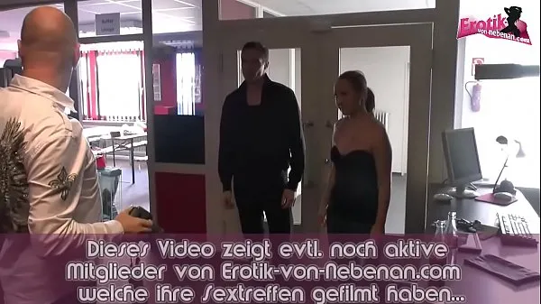 Titta på German no condom casting with amateur milf varma klipp