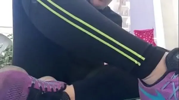 Mira Sweaty feet after the gym do you want to suck them all clips cálidos