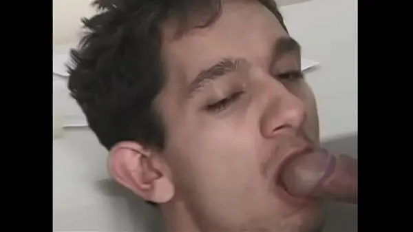 Oglejte si Bisexual foursome fuck action at the doctor's tople posnetke