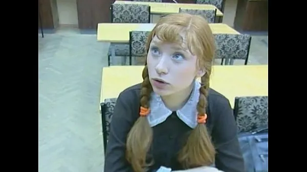 Regardez Écolière russe clips chaleureux
