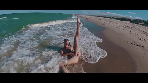 Oglejte si ASS DRIVER XXX - Naked Russian nudist girl Sasha Bikeyeva on on the public beaches of Valencia tople posnetke
