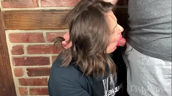 观看Facefucking a youtuber with pulsating cumshot in her mouth温暖的剪辑