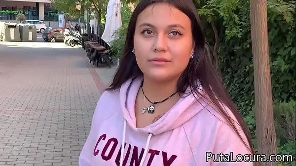 Se An innocent Latina teen fucks for money varme klipp