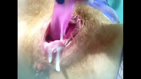 Titta på Dirty cream pie finger wank. See that juicy cum all over my fingers and oozing out of my wet freshly fucked pussy as I try to push it deep into my cervix varma klipp