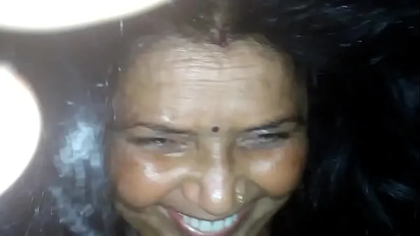 Sehen Sie sich Indische Hausfrau betrügt ihren Ehemann warme Clips an