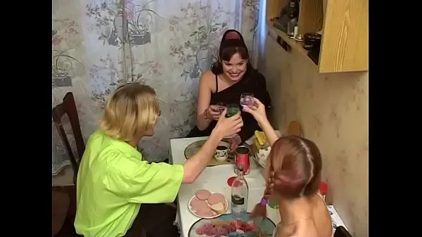 Katso Soviet Porn 5 (2006) (VHS rip lämmintä klippiä