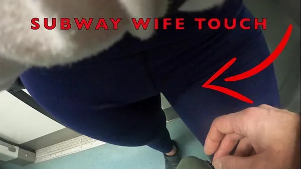 دیکھیں My Wife Let Older Unknown Man to Touch her Pussy Lips Over her Spandex Leggings in Subway گرم کلپس