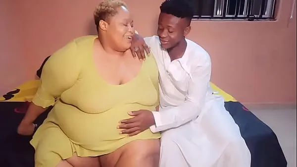 Bekijk AfricanChikito Fat Juicy Pussy opens up like a GEYSER warme clips