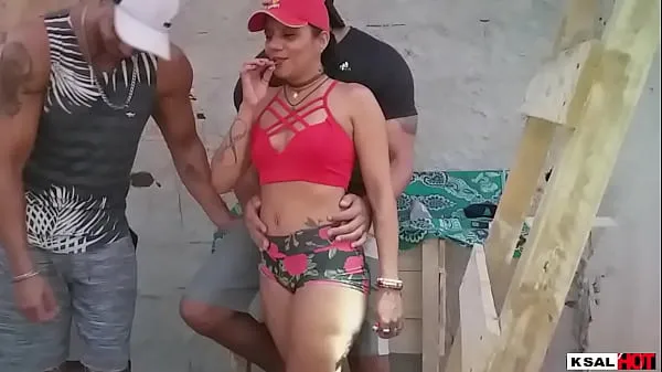 Nézzen meg Ksal Hot and his friend Pitbull porn try to break into a house under construction to fuck, but the mosquitoes fucked with them meleg klipet