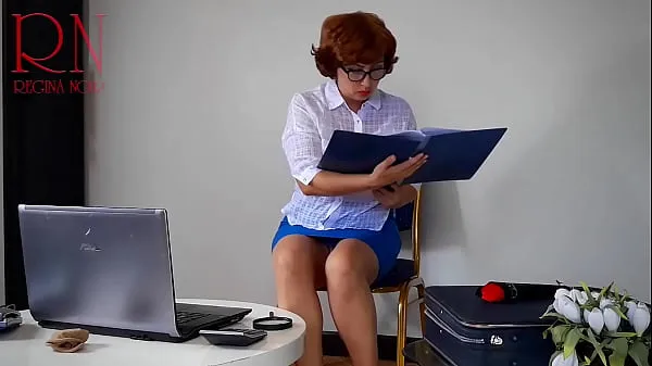 Se Shaggy submits Velma to undress. Velma masturbates and reaches an orgasm! FULL VIDEO varme klipp