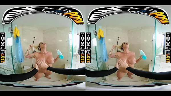 Bekijk Busty Blonde MILF Robbin Banx Seduces Step Son In Shower warme clips