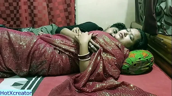 ดู Indian hot married bhabhi honeymoon sex at hotel! Undress her saree and fuck คลิปอบอุ่น