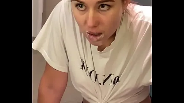 دیکھیں Fucked the baby in the mouth while brushing her teeth. Sucked in the bath and got cum on her face. Jolie Butt. home video گرم کلپس