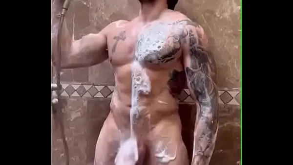 Guarda Solo shower with a huge dickclip accattivanti