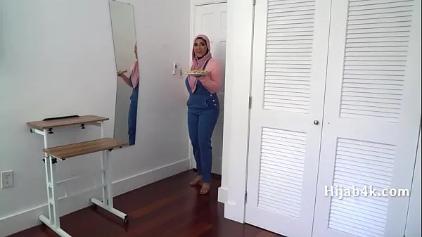 Se Corrupting My Chubby Hijab Wearing StepNiece varme klip