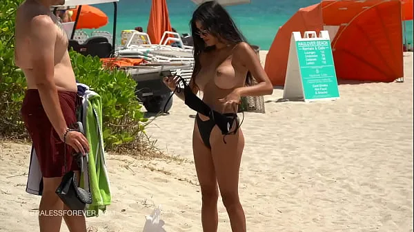Tonton Huge boob hotwife at the beach Klip hangat