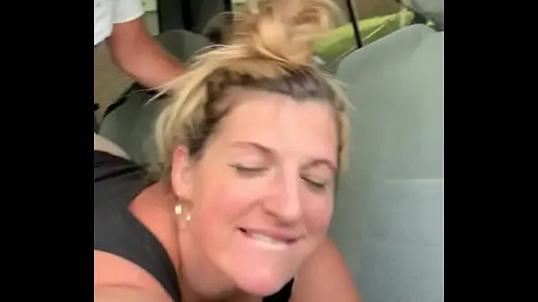 Bekijk Amateur milf pawg fucks stranger in walmart parking lot in public with big ass and tan lines homemade couple warme clips
