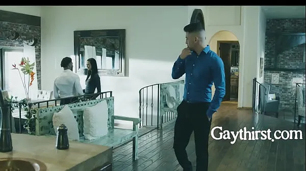 Sledujte Straight Husband Fucks Gay Real Estate Agent hřejivé klipy