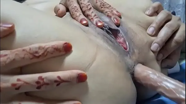 شاهد Pakistani husband sucking and play with dildo with nasreen anal and pussy المقاطع الدافئة