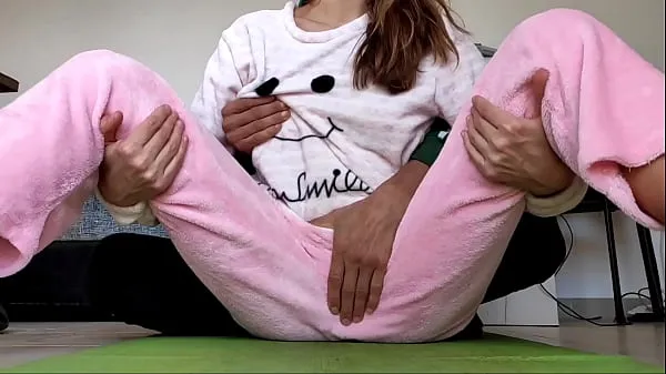 Tonton asian amateur real homemade teasing pussy and small tits fetish in pajamas Klip hangat