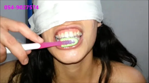 Obejrzyj Sharon From Tel-Aviv Brushes Her Teeth With Cumciepłe klipy